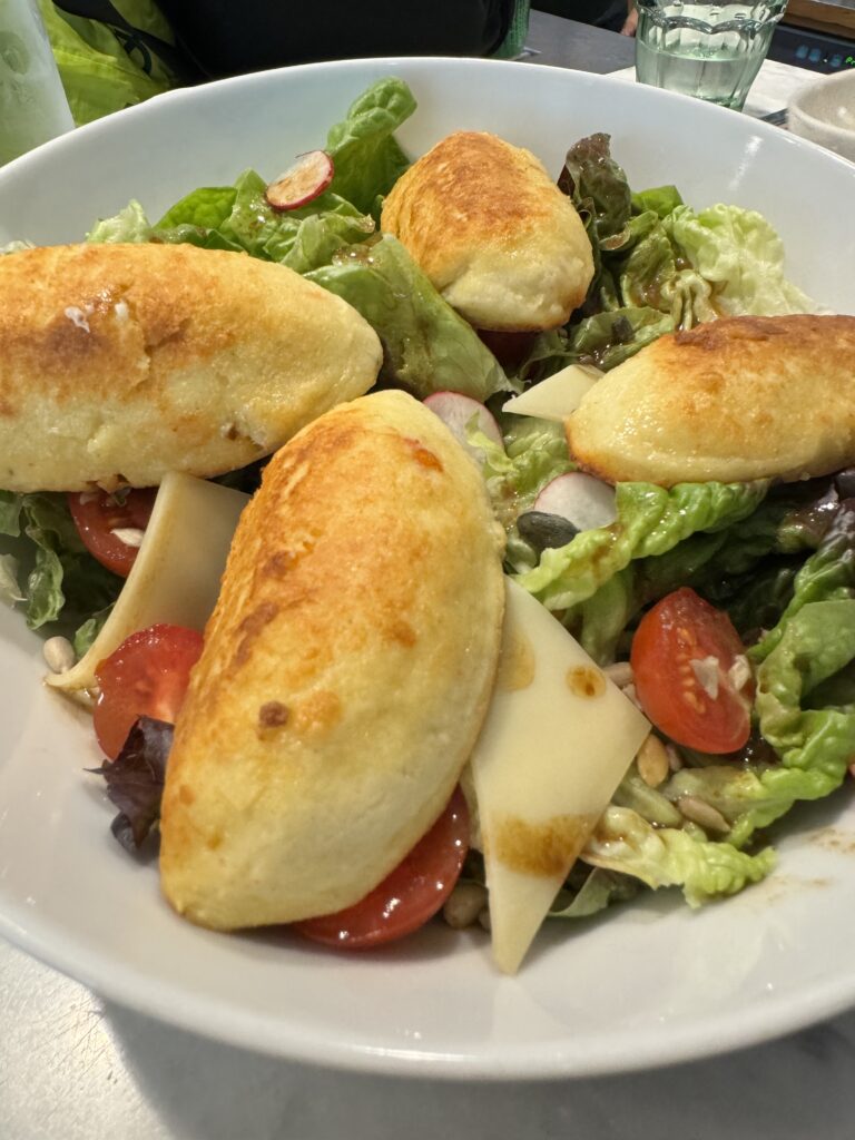 Quenelle salad