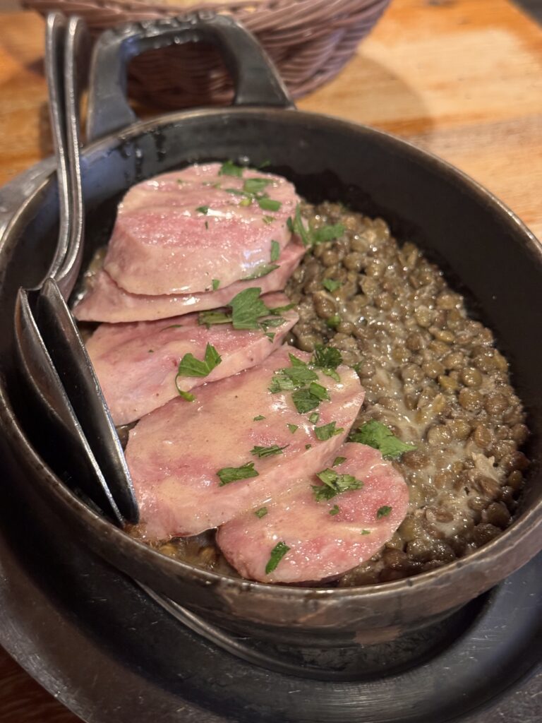 Warm sausae and lentil