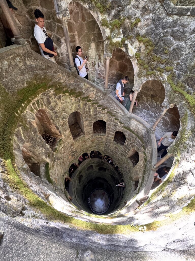 Regaleira well
