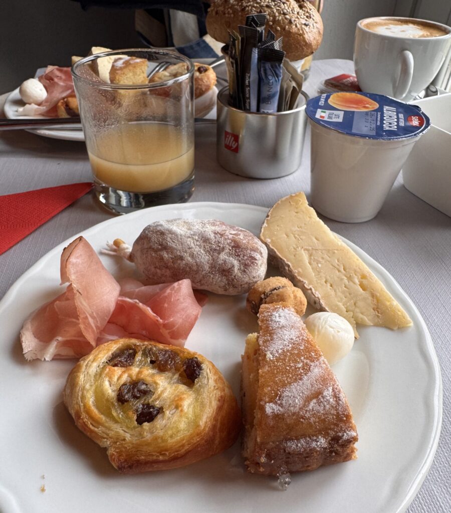 Redwine room breakfast
